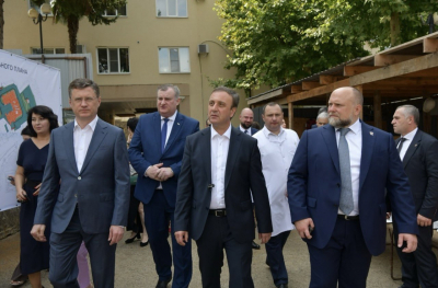 Премьер-министр Абхазии и зампред правительства России посетили строящуюся Детскую республиканскую больницу в Сухум
