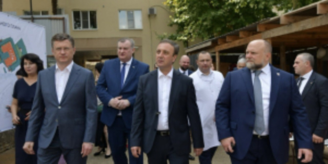 Премьер-министр Абхазии и зампред правительства России посетили строящуюся Детскую республиканскую больницу в Сухум
